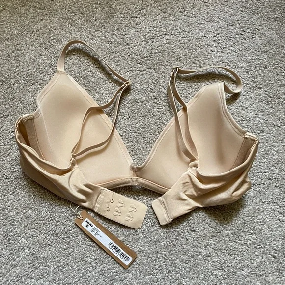 SKIMS Weightless Scoop Bra 34B | Sand - Picture 4 of 6